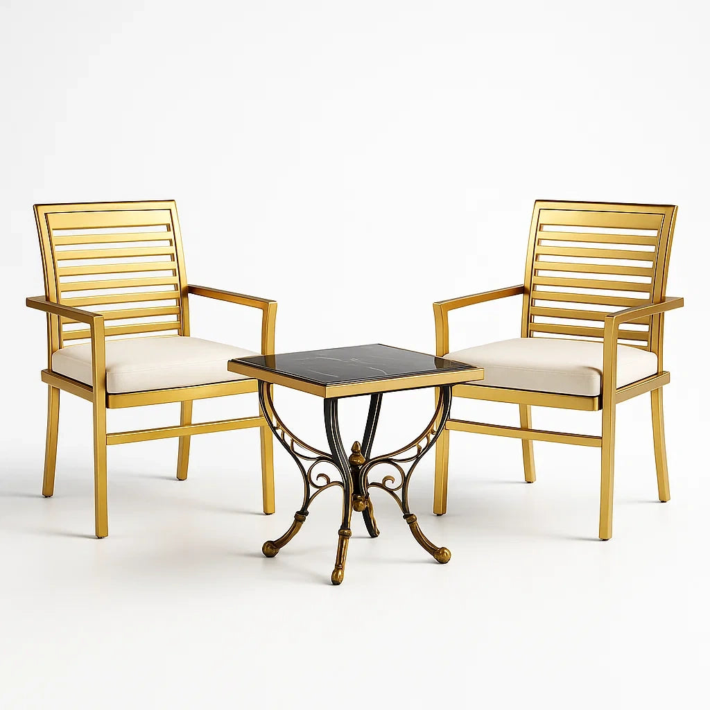 Set Tavolo in Metallo con 2 Sedie in Alluminio Dorato e Cuscini Beige